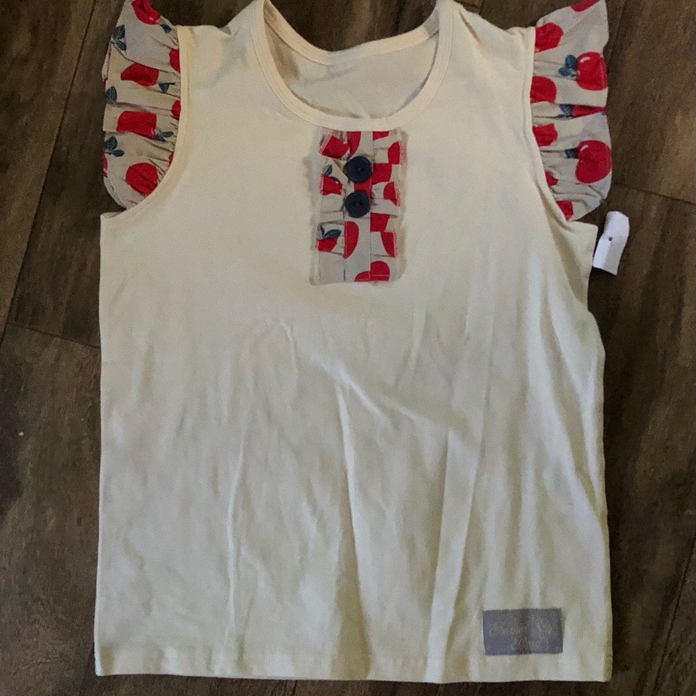 NWOT Eleanor Rose Apple/Back to School Top